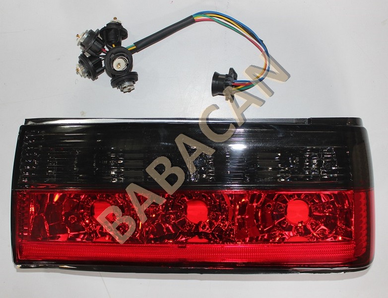 9c7571bf-9c7e-4982-b4c6-fd3bbeb9fade.jpg 63211386942 STOP LAMBASI SAĞ KRİSTAL SİYAH BTAP S.3 E30 88-90 BMW277370 - Görsel 1