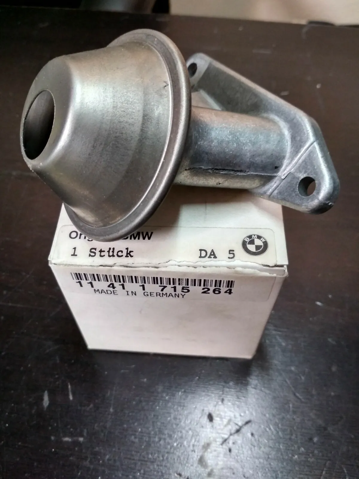 s-l1600-2.webp BMW YAĞ EMME BOĞAZI E30 M40-42 ORJİNAL 11411715264 - Görsel 1