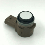 BMW G11-G30-F15 park sensörü OEM numarası 66202409652 olup aracın park sırasında çevresindeki engelleri algılar ve sürücüyü uyararak güvenli manevra yapılmasını sağlar. Bu sensör park yardım sisteminin kritik bir parçasıdır ve çarpışma riskini azaltır. Araç tamponunda