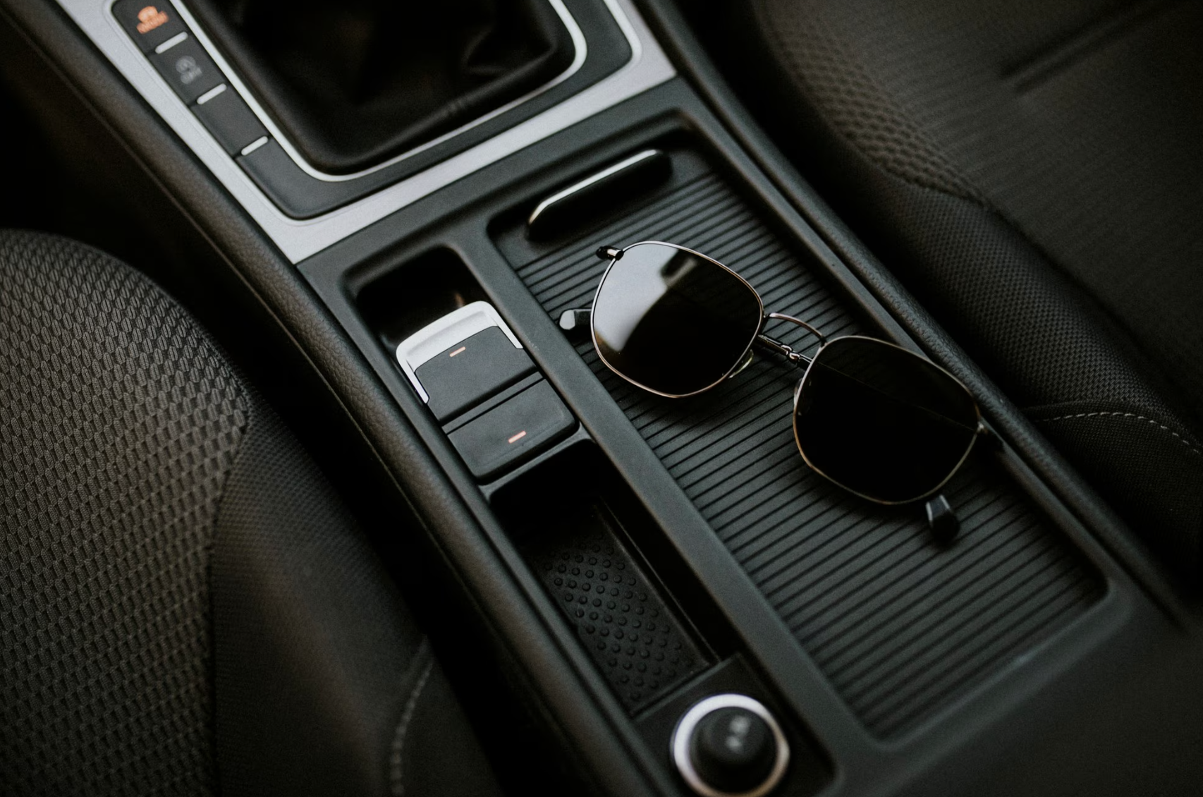 BMW aksesuar ürünleri ve orijinal aksesuar seçenekleri. Konfor ve estetik için BMW uyumlu aksesuarlar.
